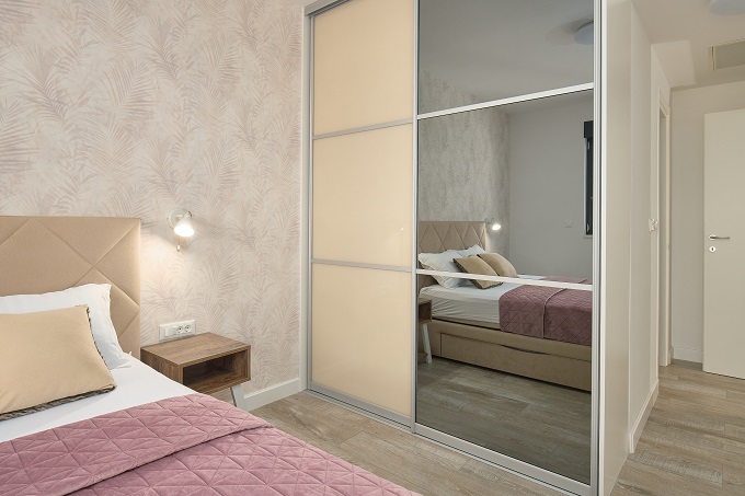 Second bedroom w ensuite bathroom