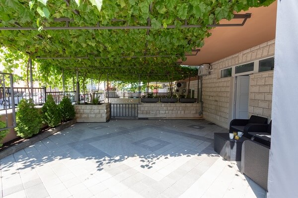 Parking space in front of Kolovrat apartment in Stobrec