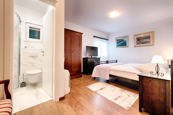 Sleeping room 2+bathroom